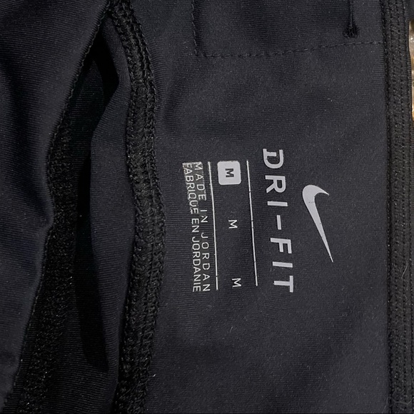 Nike Cropped Leggings - Picture 2 of 4